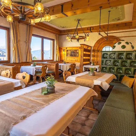 Готель Ramsauhof Pool & Wellness