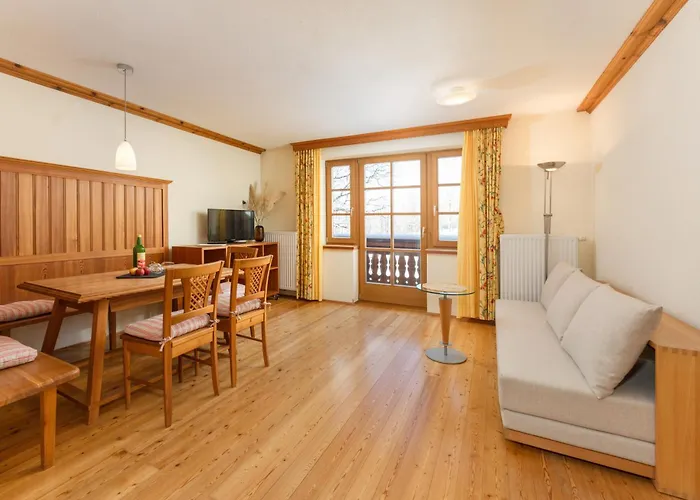 Готель Ramsauhof Pool & Wellness