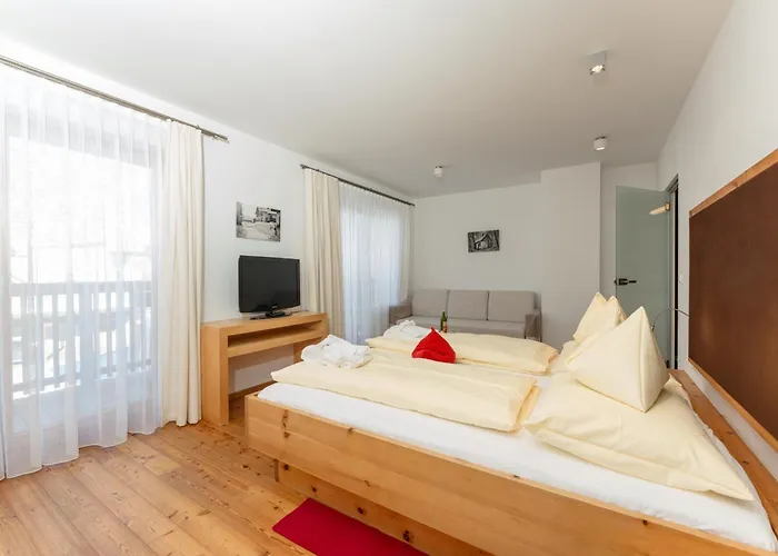 Готель Ramsauhof Pool & Wellness 4*